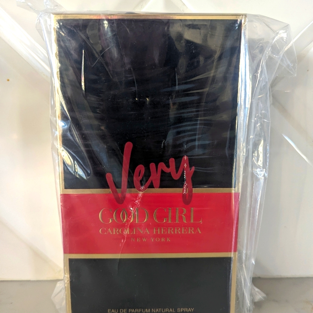 Carolina Herrera Very Good Girl Perfume